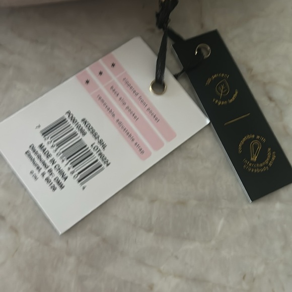 Kedzie Sunset Sling with additional interchangeable strap - Picture 5 of 7